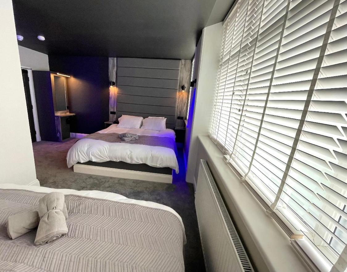 Breeze Suites - Luxury Group Accom - Sleeps 19 Blackpool Extérieur photo